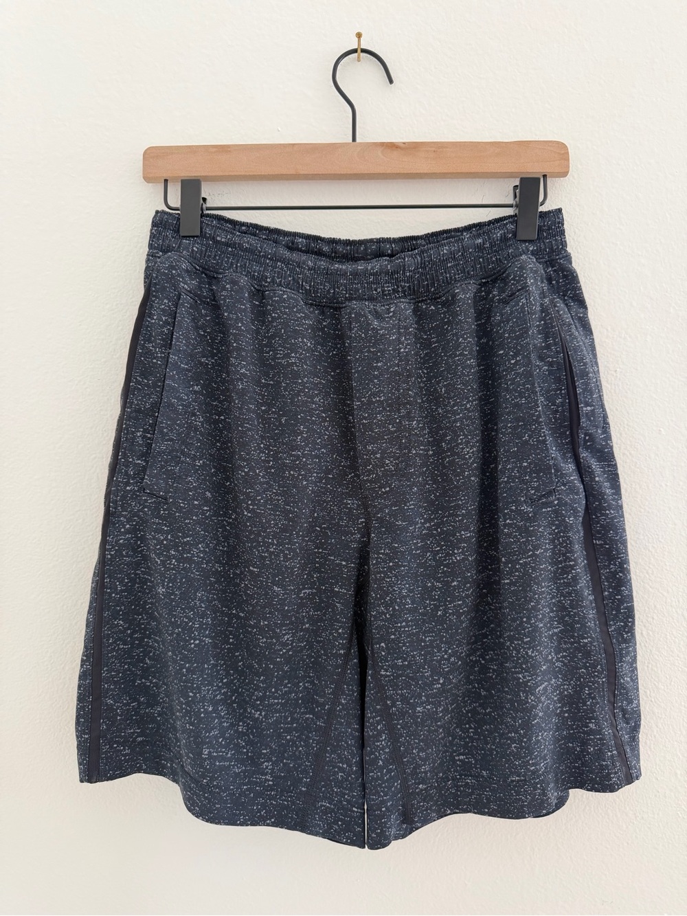 Lululemon Mens Shorts Medium Black Gray Speckled Athletic Running Gym